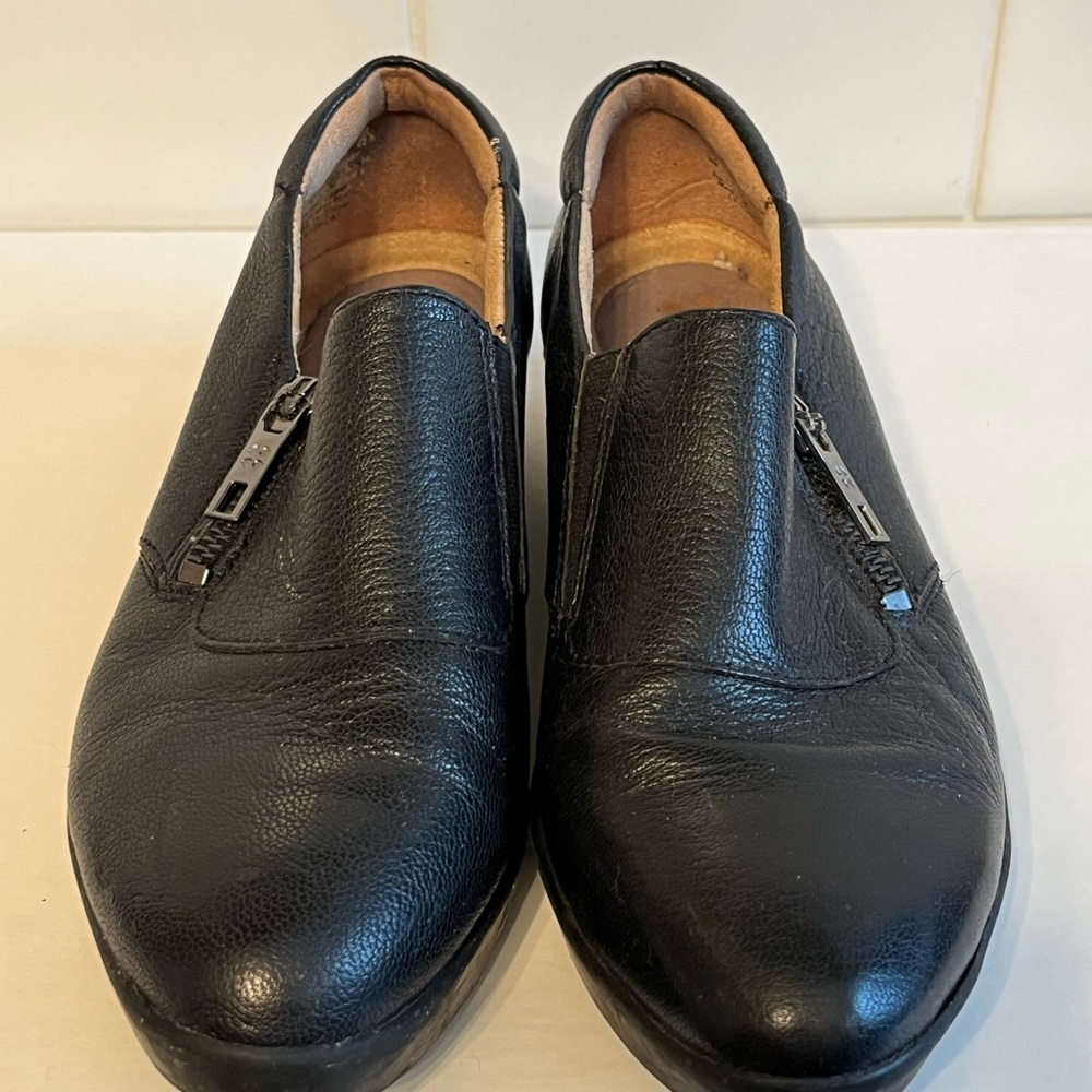 Black Leather Slip-On Shoes size 6M